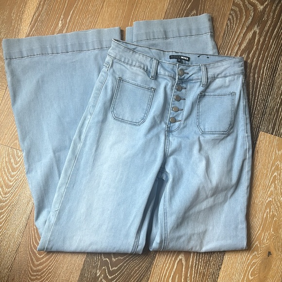 Like new stretchy Fashion Nova high waist wide leg jeans. Size 28 - Picture 2 of 6